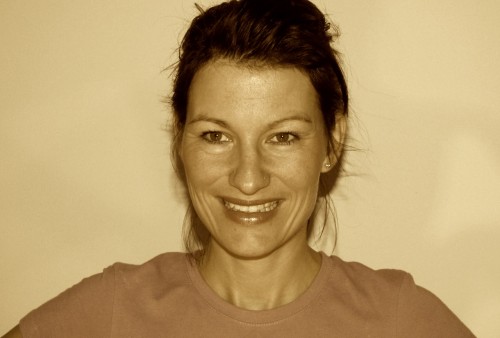 Julia Manders Unte Flow Yoga Retreat mit <b>Julia Mander</b> in Mallorca | <b>...</b> - Yogalehrerin_Julia_Mander